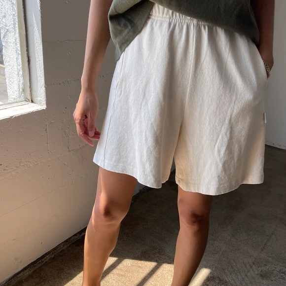 le bon shoppe Pants - Flared Basketball shorts- off white